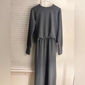 Elegant Gray Ribbed Dress
